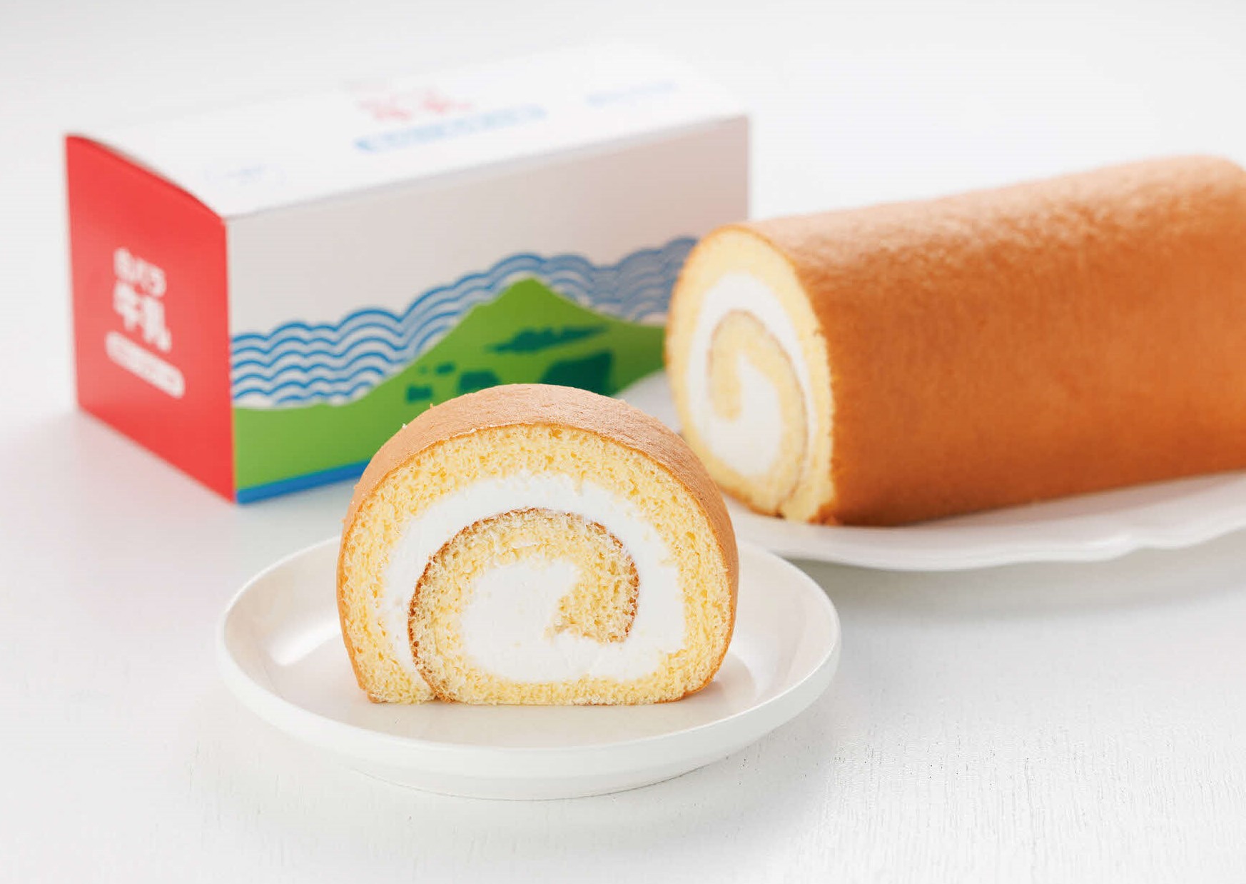 白バラ牛乳生ロールケーキ画像