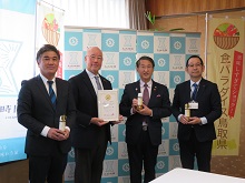 株式会社ビッグワンからの「星取県の大山ごぼうとごまの焙煎ドレッシング」第2回ドレッシング選手権銀賞受賞報告会2