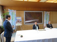 鳥取県農業協同組合中央会からの「ねんりんピックはばたけ鳥取2024」への協賛金に対する感謝状贈呈式1