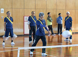 バウンスボールをプレーする様子