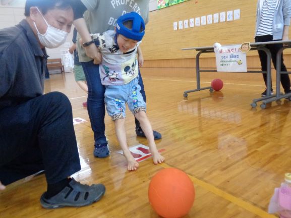 児童がゲームをしている様子