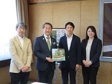 今井印刷株式会社からの「特急やくも写真集」出版報告会2