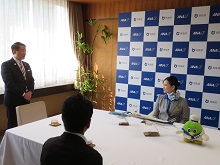ANA客室乗務員への「とっとり翼の大使」任命式1