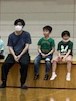 児童と職員が応援している写真