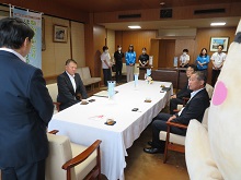 公益財団法人ミズノスポーツ振興財団からの「ねんりんピックはばたけ鳥取2024」への協賛金に対する感謝状贈呈式1