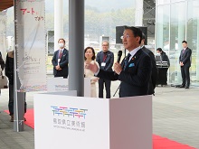 県立美術館 開館時の来館者お出迎え1