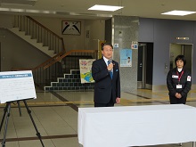 ミャンマー地震救援金募金箱設置式1