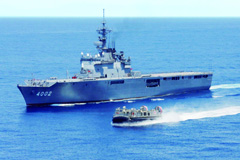 海上自衛隊大型輸送艦しもきたの写真