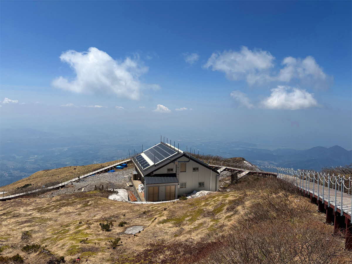 頂上避難小屋