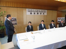 災害時協力井戸の設置・普及促進等に関する協定調印式1