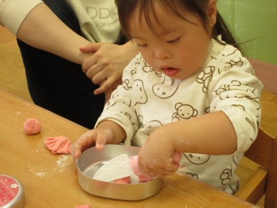 小麦粉粘土でおままごと楽しいな