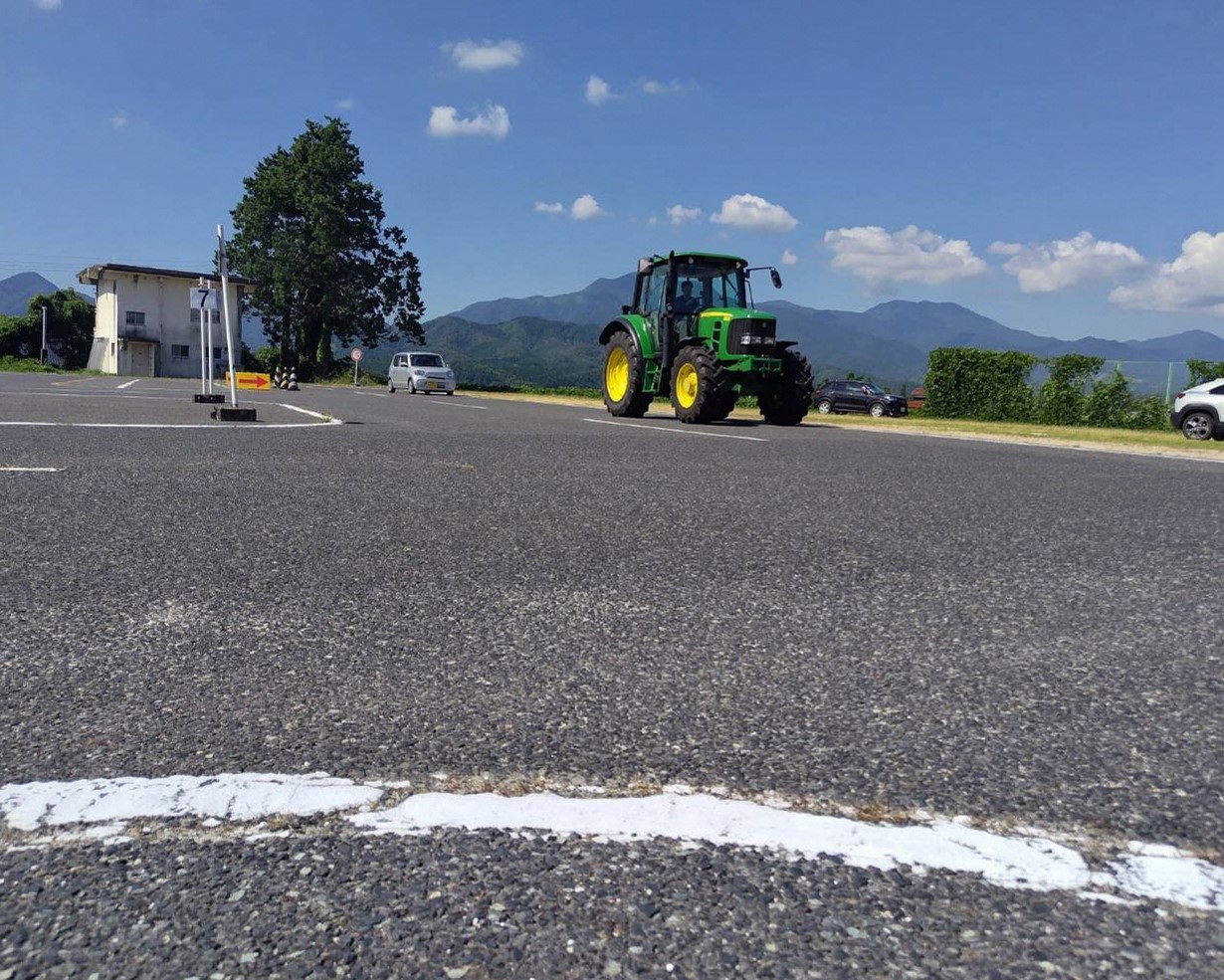 指定速度(15km/h)の直線走行の様子です。