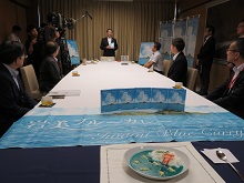 有限会社サンテックほかからの「岩美ブルーカレー」2024年度全国カレー祭り（下期）販売個数全国第1位獲得報告会1
