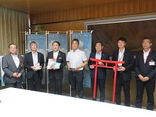 有限会社サンテックほかからの「岩美ブルーカレー」2024年度全国カレー祭り（下期）販売個数全国第1位獲得報告会2