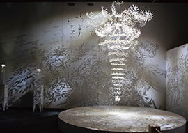 神戸ファッション美術館での展示の写真