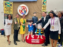 ジャマイカ訪問団を関西パビリオン鳥取県ゾーンへ案内2