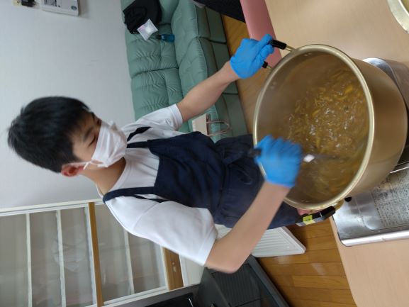 カレールーを入れる。