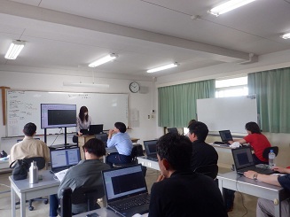CADの操作の訓練の様子
