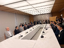 地方創生に関する内閣総理大臣と知事の意見交換会1