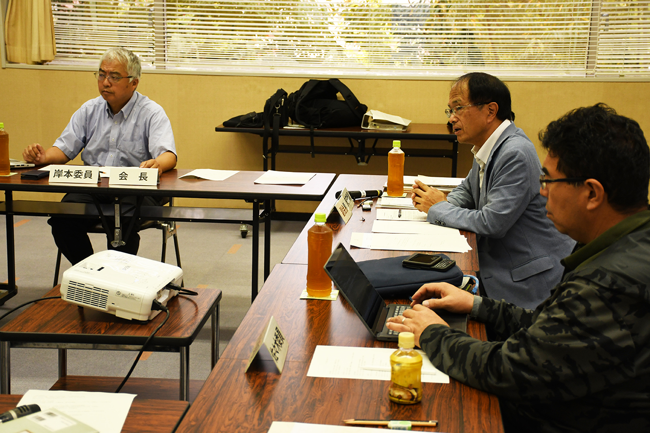 県史編さん会議委員写真2