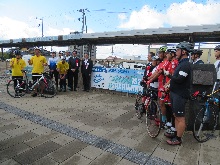 JR境港駅における「鳥取うみなみロード」ロゴマーク看板設置セレモニー2