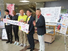 東京2025デフリンピックキャラバン隊巡回動画の贈呈及び県庁での展示公開セレモニー2