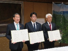 とっとり都市木造推進協議会、鳥取県森林組合連合会との建築物木材利用促進協定締結式1