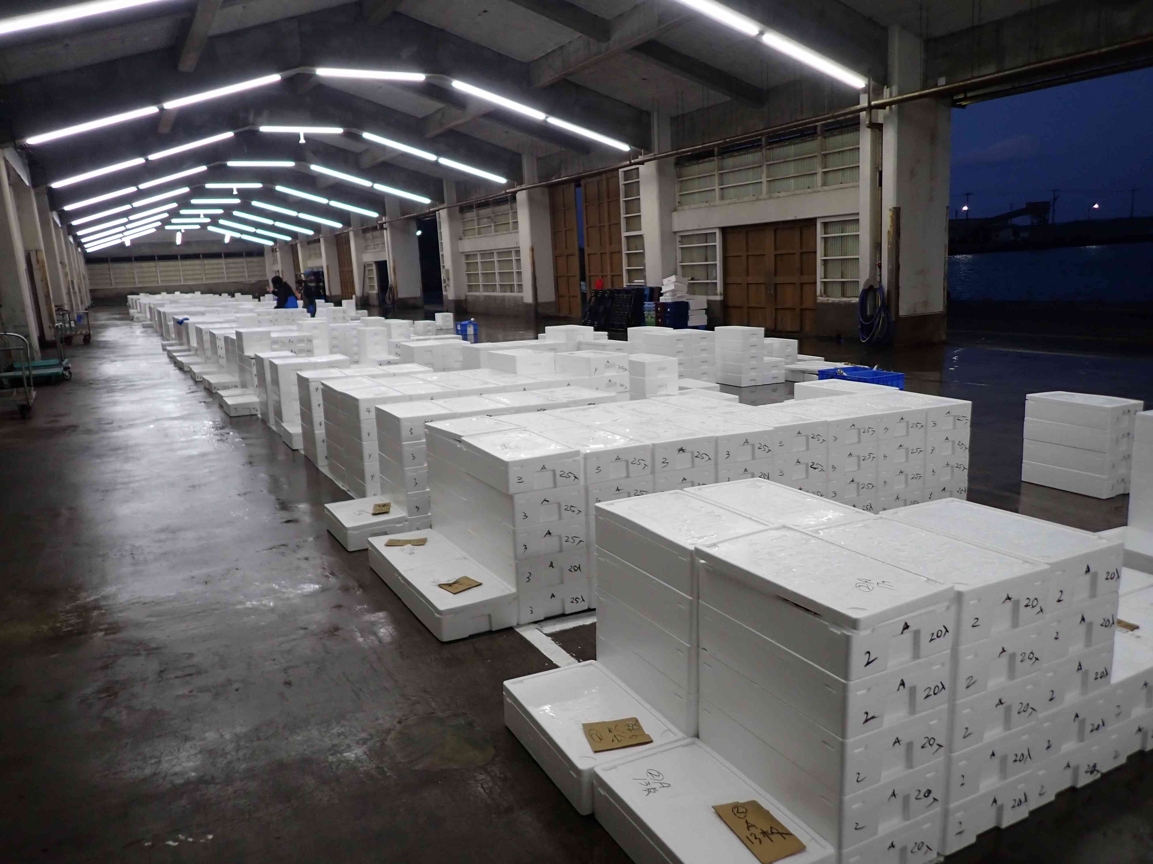 網代市場の様子