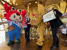 ビリケンさんへの松葉がに奉納 及び　通天閣観光株式会社からの企業版ふるさと納税を活用した寄附に対する感謝状贈呈式1