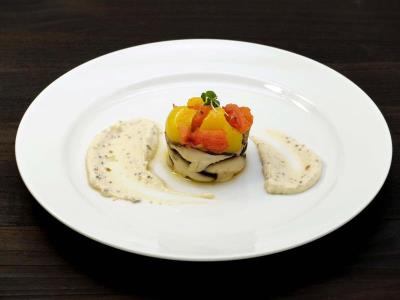 しいたけと挽き肉のセルクル詰め~味噌と粒マスタードのクリームソース仕立て~