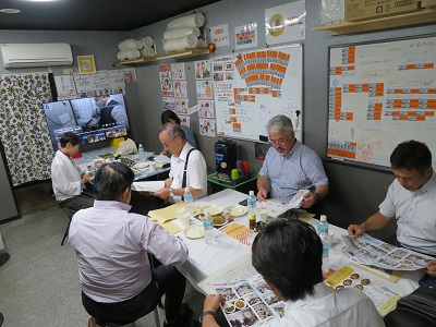 げんきカレーの調査の様子