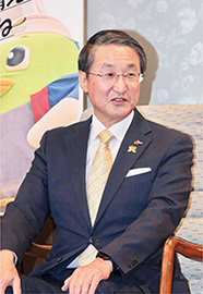 平井知事の写真