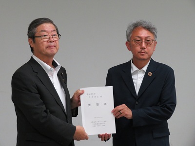 要望書手交の様子