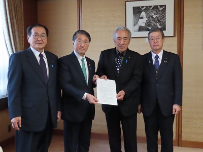 要望書手交の様子