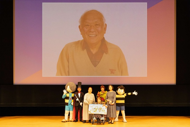 生誕104年水木しげる生誕祭_バースデーカード贈呈式