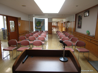 演説者から見た会場の写真