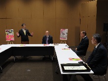 株式会社ぎょうせいからの県立美術館への作品寄贈に対する感謝状贈呈式1