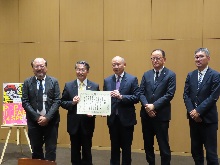 株式会社ぎょうせいからの県立美術館への作品寄贈に対する感謝状贈呈式2