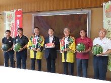 JA鳥取中央からの「鳥取西瓜」贈呈式2