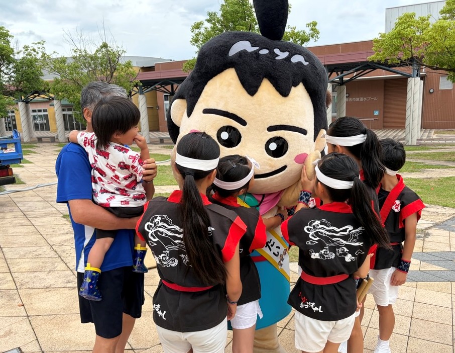 子どもたちに大人気のあおやかみじろう