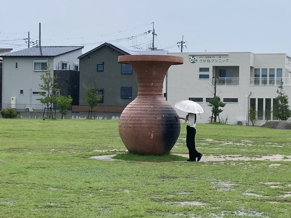 安満遺跡公園土器モニュメント