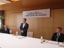協定締結式2