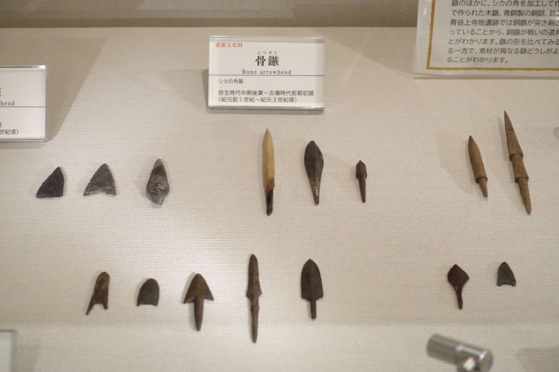 さまざまな素材で作られた鏃