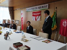 吉川YYCと因幡郵便局長会とのとっとり共生の里（若桜町吉川地区）活動協定書調印式2