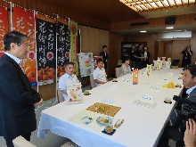 有限会社甘味屋ほかからの未利用花御所柿使用の新商品報告会1