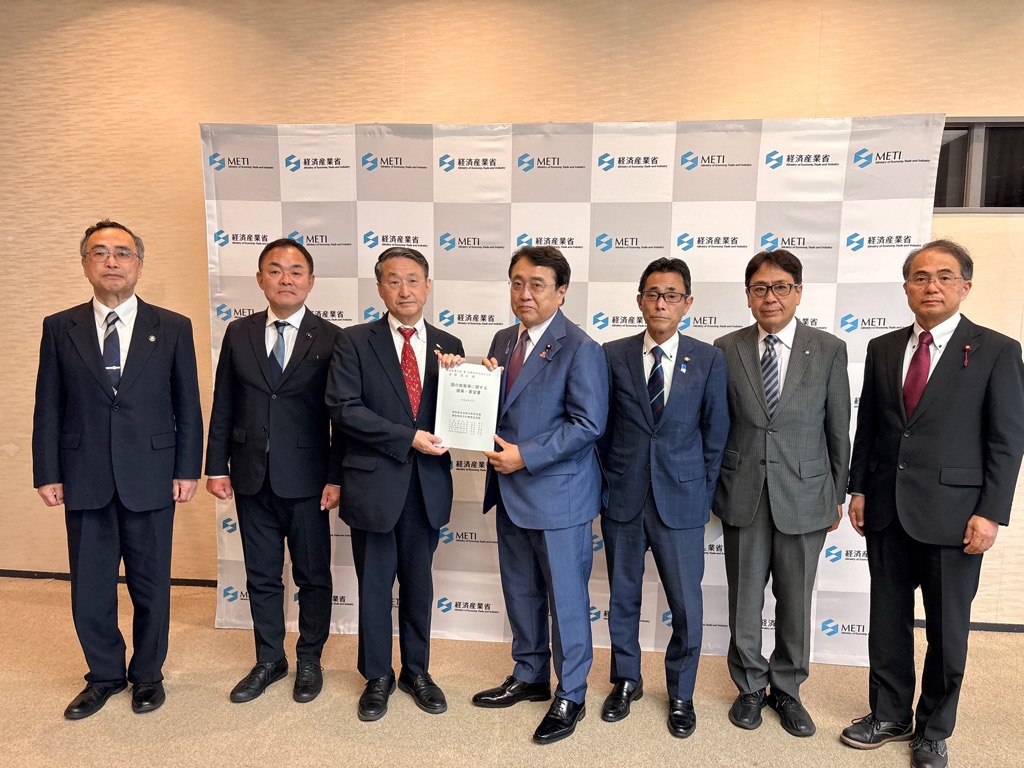 経産省