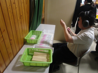 割りばしの数を数えるための道具(ジグ)
