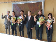鳥取ドラゴンアーム所属選手からのIFA世界アームレスリング選手権大会出場報告会2
