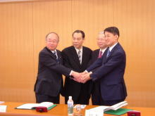 ファミリー株式会社協定書調印式