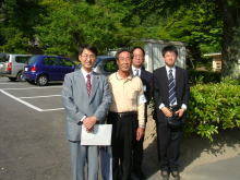鳥取藩主池田家墓所管理人とともに